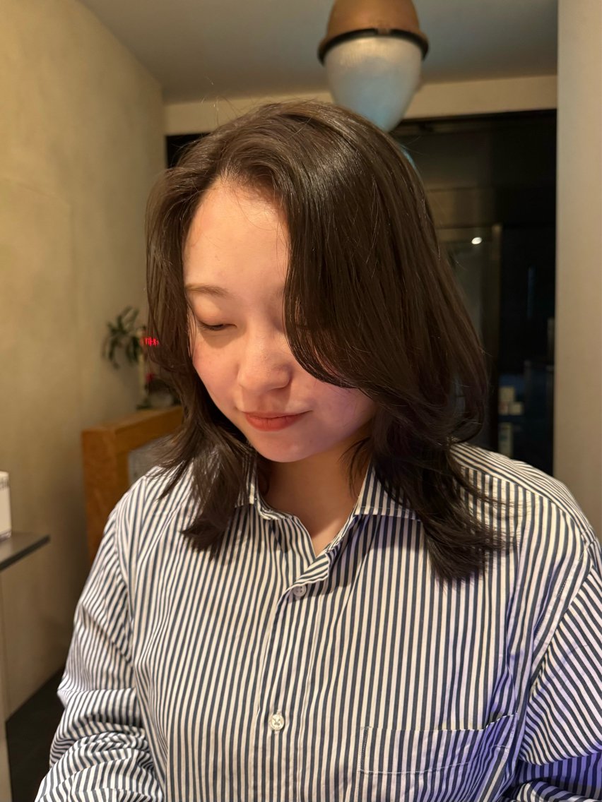 ミディアム カット ヘアカラー Karin/レイヤー ＆ナチュラルカラーのヘアスタイル