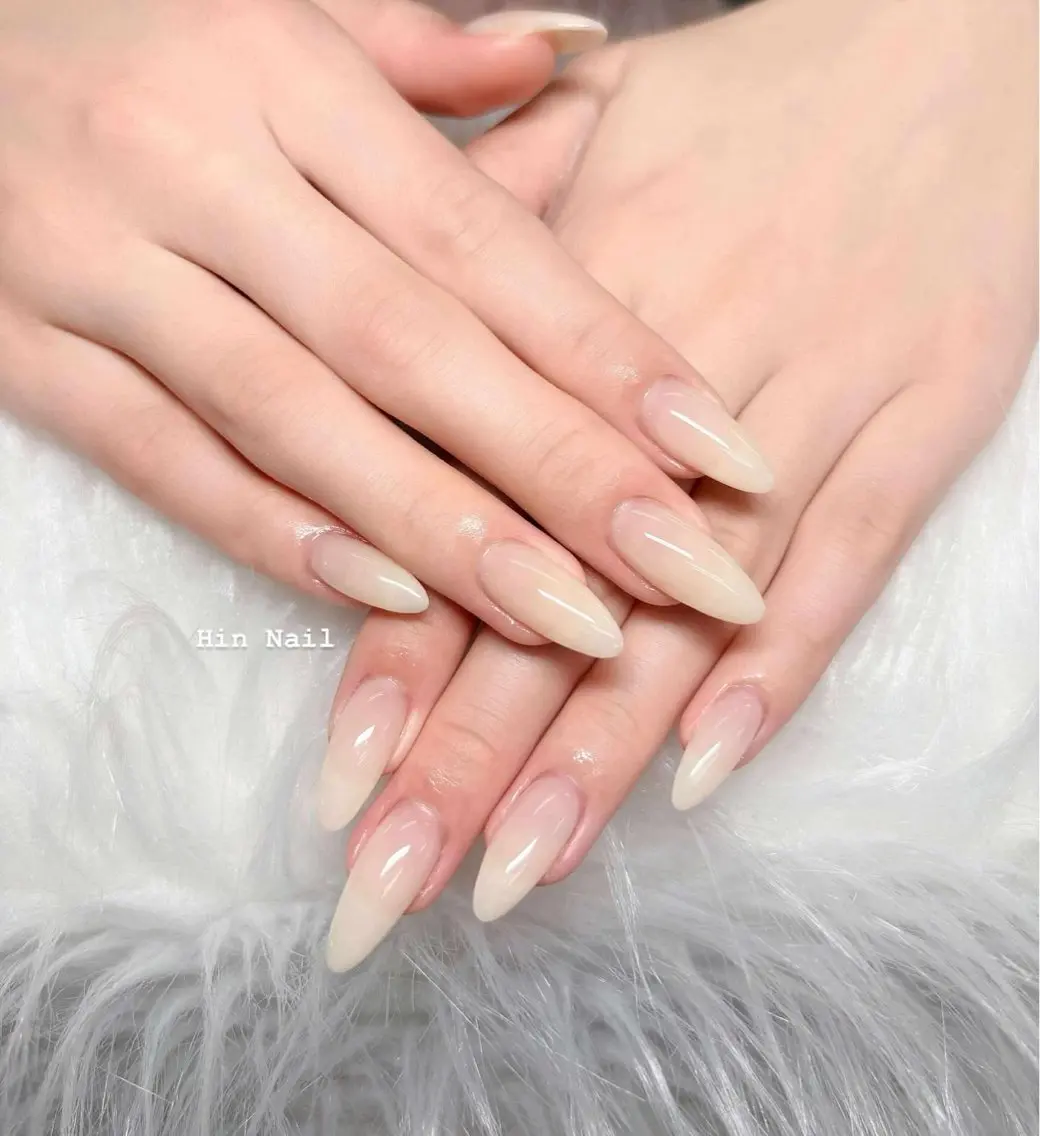 ネイル ボルドー チークネイル フレンチネイル グラデーション キラキラネイル ハンドネイル HIN NAILのネイルデザイン