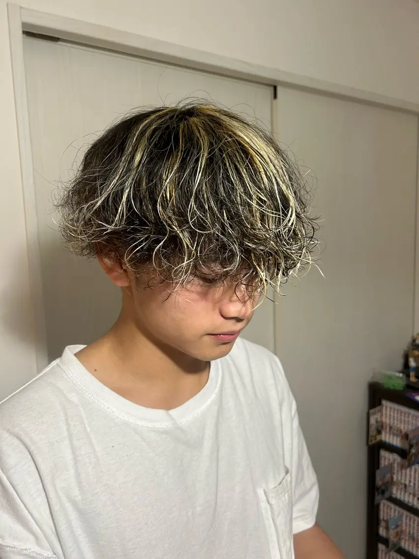 カラー メンズ メンズハイライト ハイライトカラー ヘアカラー 桜井晶/ Blossom大山店のヘアスタイル