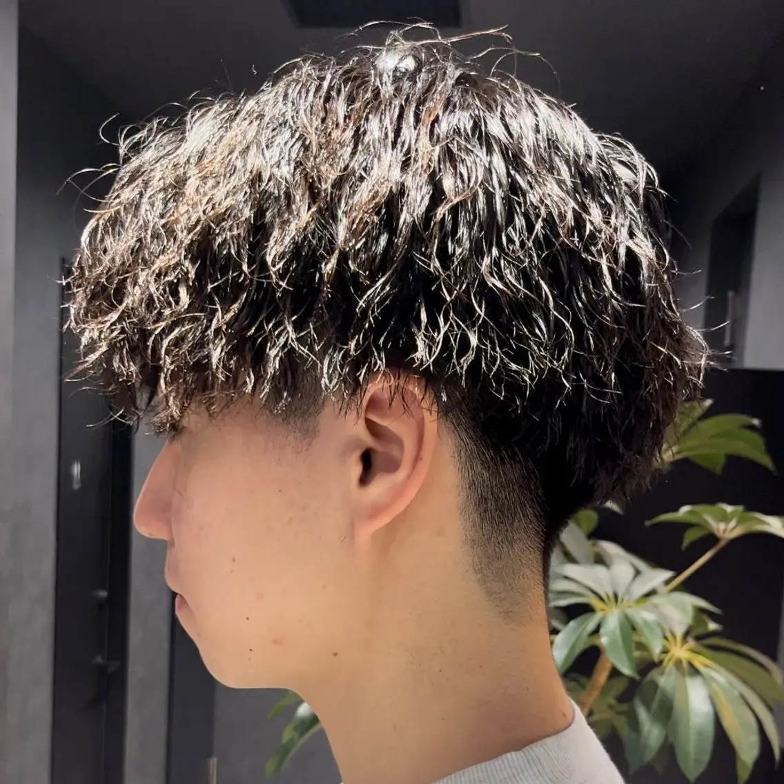 ショート カラー パーマ メンズ カット パーマ ヘッドスパ ヘアセット センターパート マスターかずまのヘアスタイル