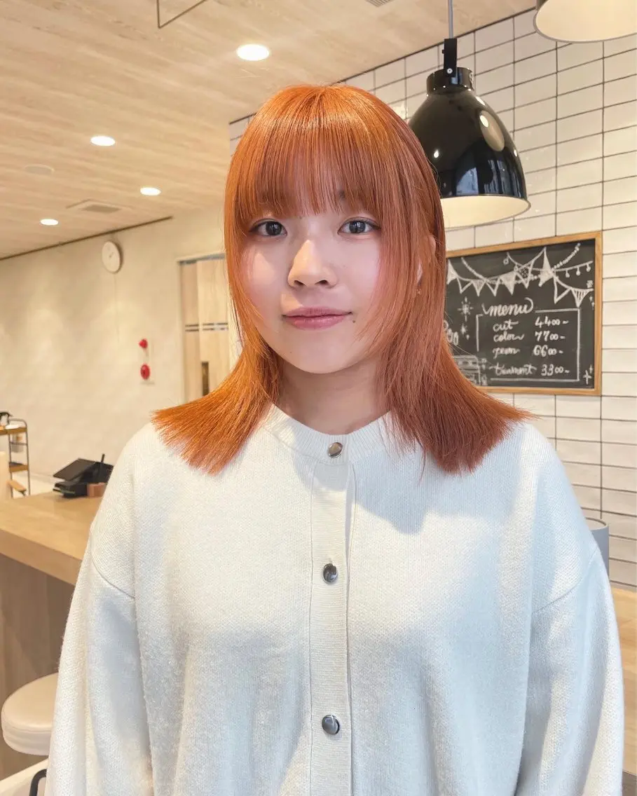 顔まわりカット＋ダブルカラー(ブリーチあり)の写真