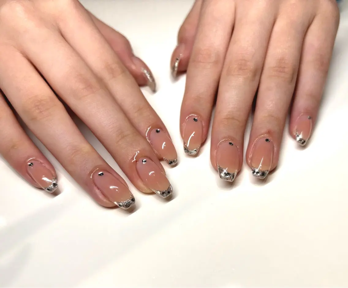 ネイル フレンチネイル ガラスフレンチ Nailsalon Puttiのネイルデザイン