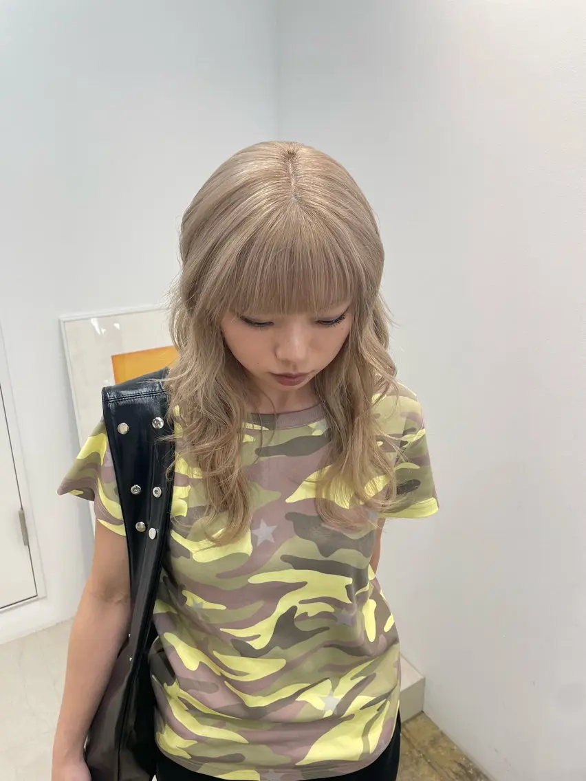 ミディアム カラー ブリーチ カット ヘアカラー H I ＮＡのヘアスタイル