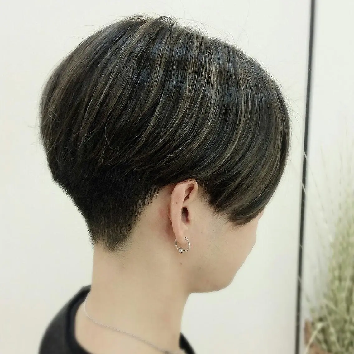 ショート カラー ハイライトカラー イルミナカラー ハイライト 須賀 一美のヘアスタイル