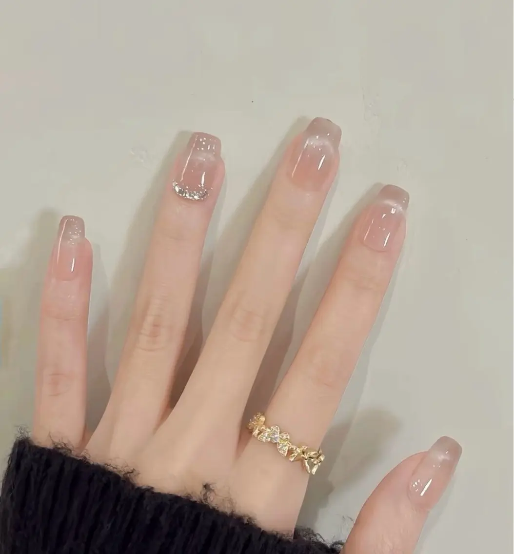 ネイル チークネイル 長さ出し フラワーネイル フレンチネイル ガーリー SunNail池袋駅 ワンホンネイルのネイルデザイン