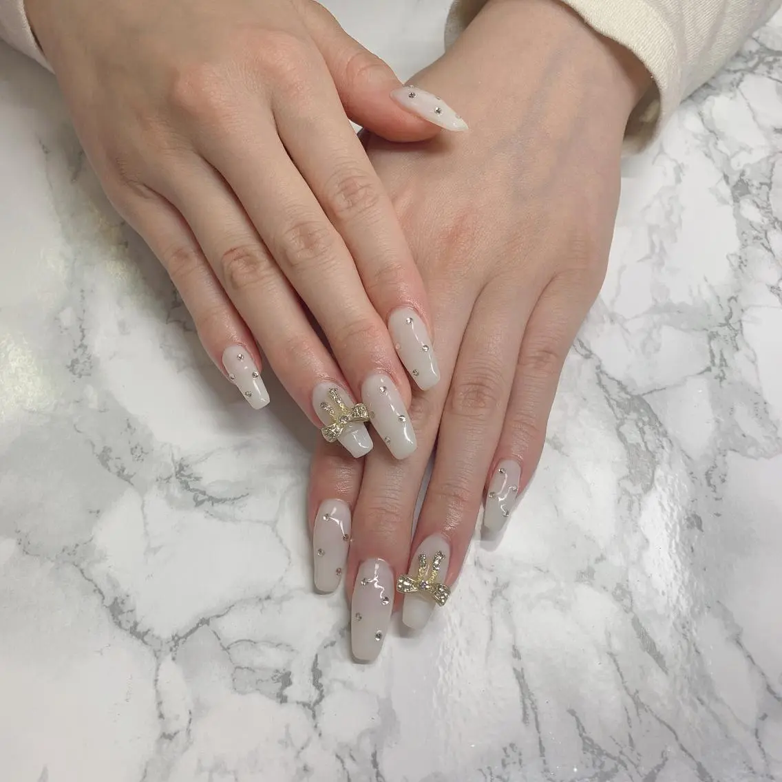 ネイル はな💎ネイル ワンホン、長さ出しのネイルデザイン