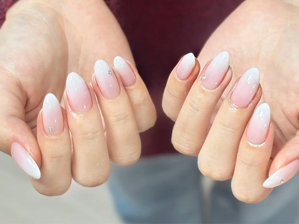 ネイル アートネイル オーロラネイル チークネイル フレンチネイル ガラスフレンチ 🎀YooLi Nail salonのネイルデザイン