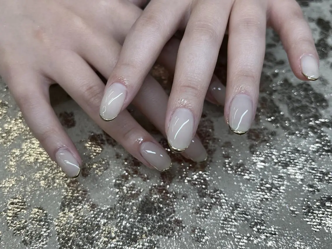 【オフ無料ケア込み】ニュアンスミラーフレンチ¥7000の写真