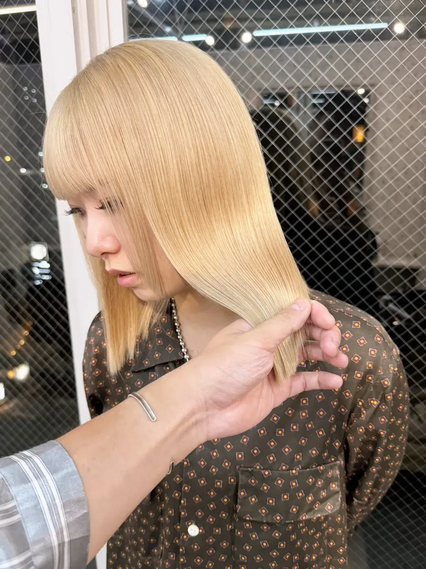 ミディアム カラー ヘアアレンジ ミディアムパーマ ブリーチ ブロンド ケアブリーチ ダブルカラー ヘアカラー トリートメント lani ブリーチ /ダブルカラーのヘアスタイル
