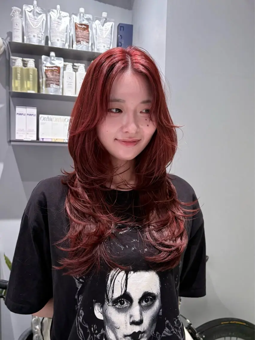 ミディアム カラー ブリーチ ダブルカラー ブリーチなしカラー ハッシュカット カット ヘアカラー トリートメント NANA🦖 ハイトーンデザインのヘアスタイル