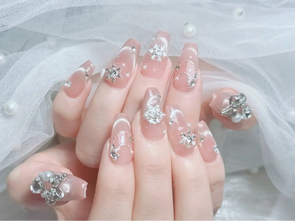 ネイル オーロラネイル チークネイル 長さ出し フットネイル フレンチネイル ハンドネイル ハンドケア Zz nail salonのネイルデザイン