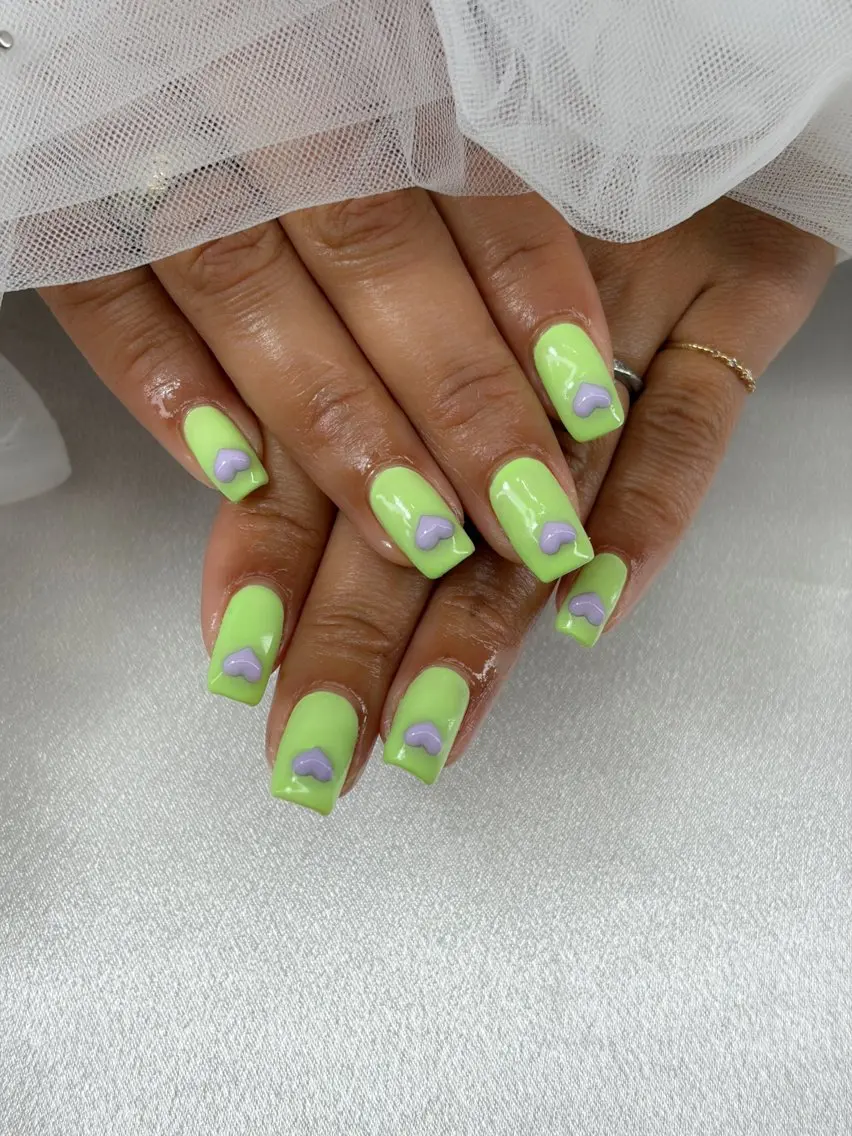 ネイル グリーン ハート ピスタチオネイル シンプルネイル ハンドネイル iro+ nailのネイルデザイン