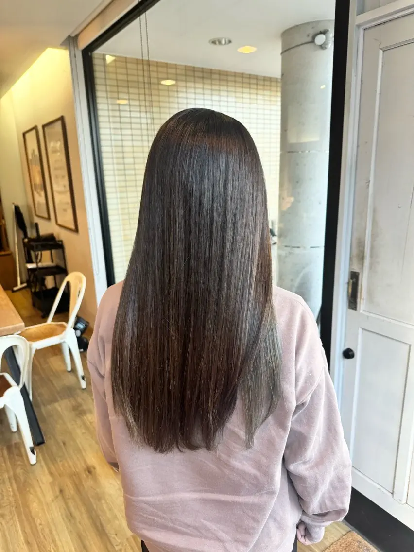 ロング カラー グレージュ ヘアカラー トリートメント ツキダテ ユイのヘアスタイル