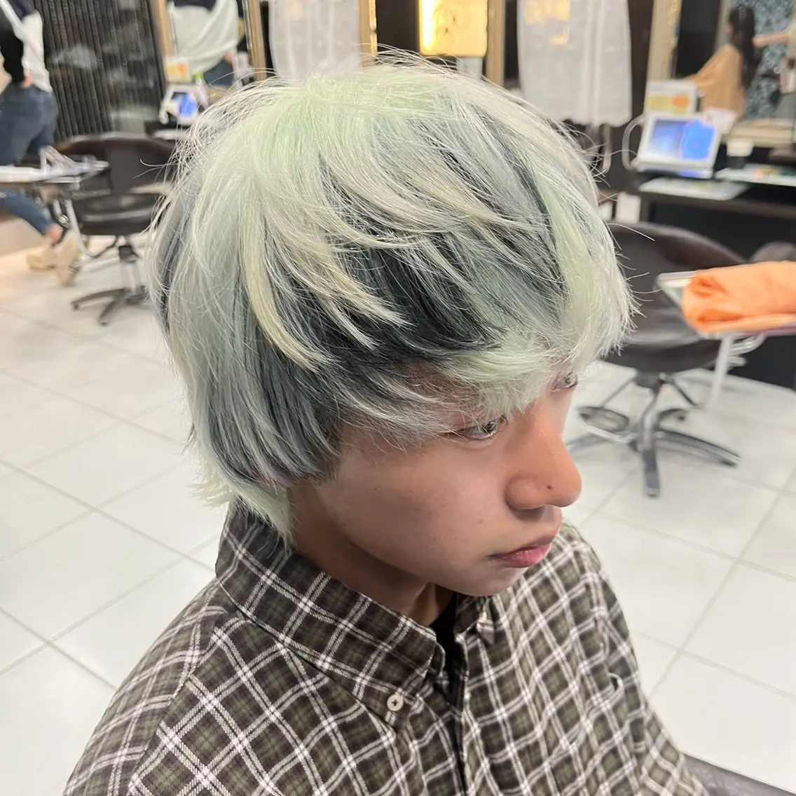 カラー メンズ メンズブリーチ メンズウルフカット 黒髪 ブリーチ デザインカラー 🫧ハイトーン/ ペールカラー🕊♡雛のヘアスタイル