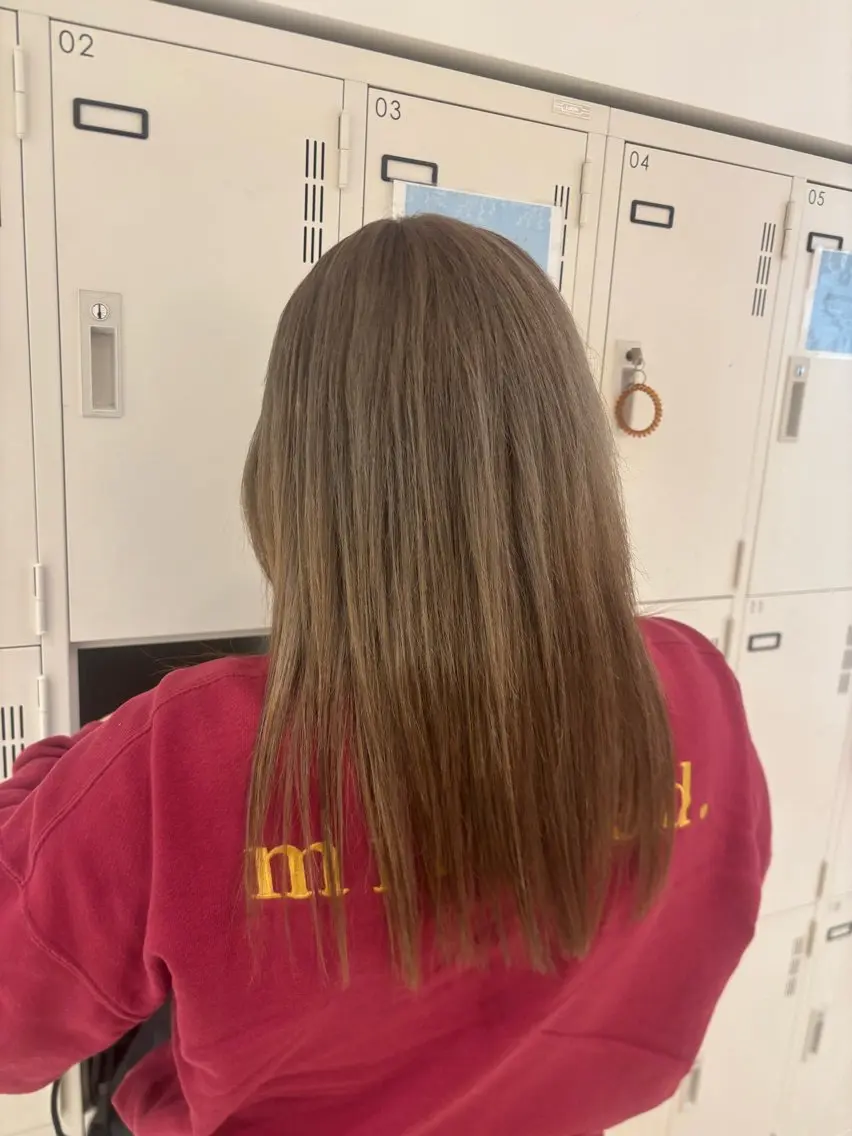 セミロング カラー ヘアアレンジ ベージュカラー ミドウチ アヤカのヘアスタイル