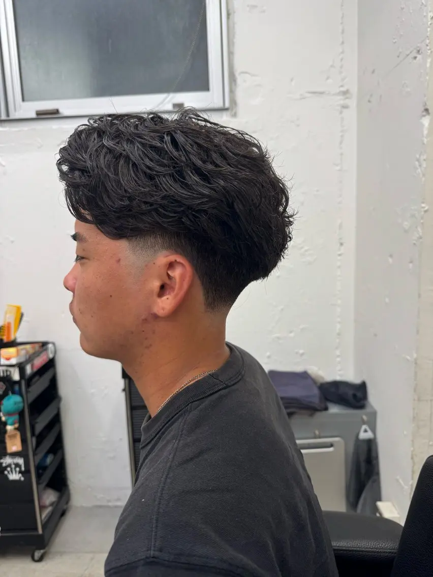 パーマ メンズ フェードカット フェザーパーマ メンズパーマ メンズショート スキンフェード カット パーマ トリートメント 💈メンズ特化💈 TASUKUのヘアスタイル