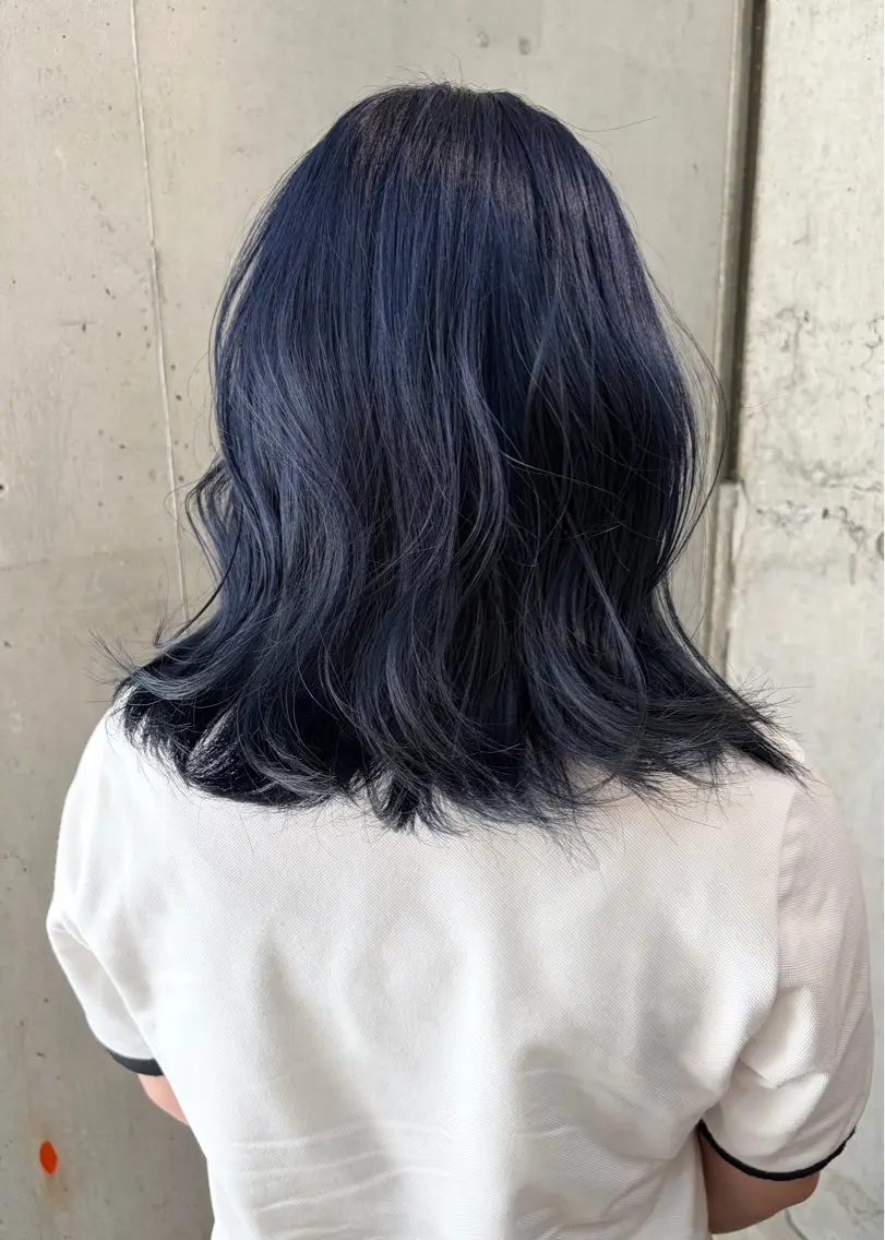 ミディアム カラー 黒髪 ブリーチ ブルーカラー ブルーブラック ラベンダーカラー ヘアカラー [lani ] konatsuのヘアスタイル
