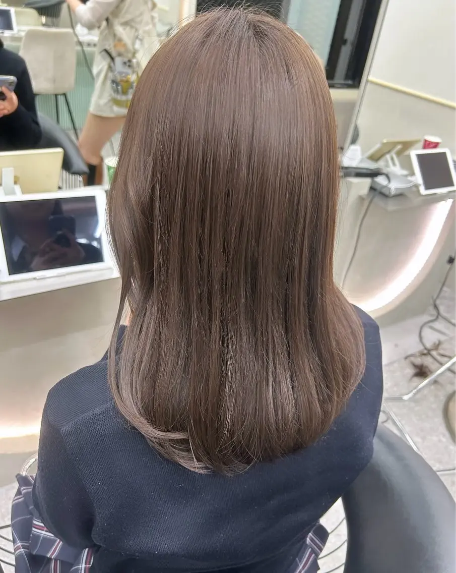 ミディアム カラー ヘアアレンジ カット ヘアカラー トリートメント fumika🎀 ベージュのヘアスタイル