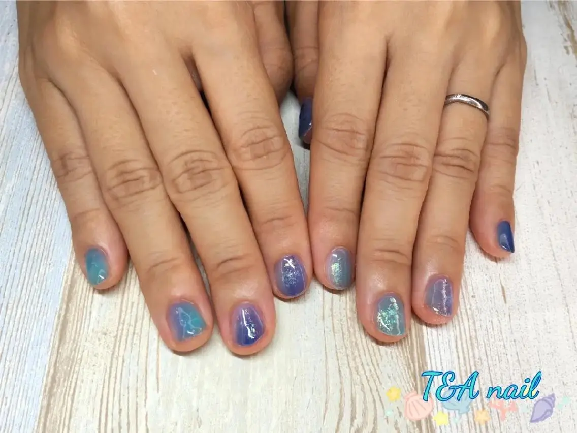 ショート ネイル ショートヘア ブルー ジェルネイル ニュアンスネイル スカルプネイル T&A nailのネイルデザイン