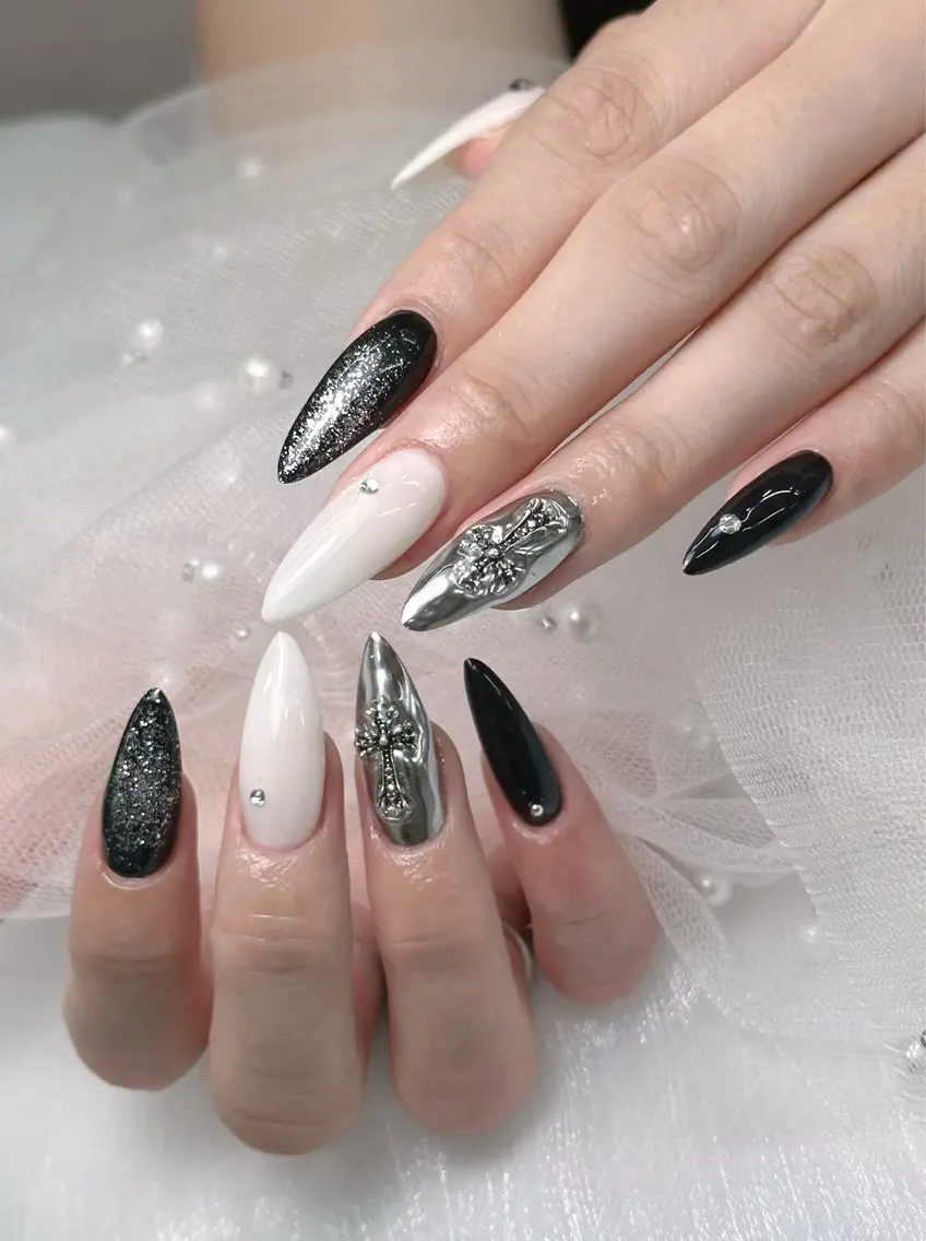 ネイル ゴージャス キラキラネイル 韓国ネイル ハンドネイル Luna Nail.Novaのネイルデザイン