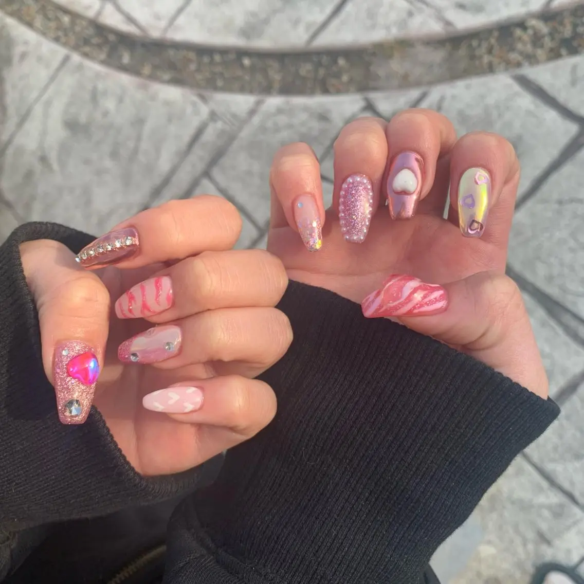 ネイル アートネイル キラキラネイル ロングネイル ピンク スカルプネイル happiness nailのネイルデザイン