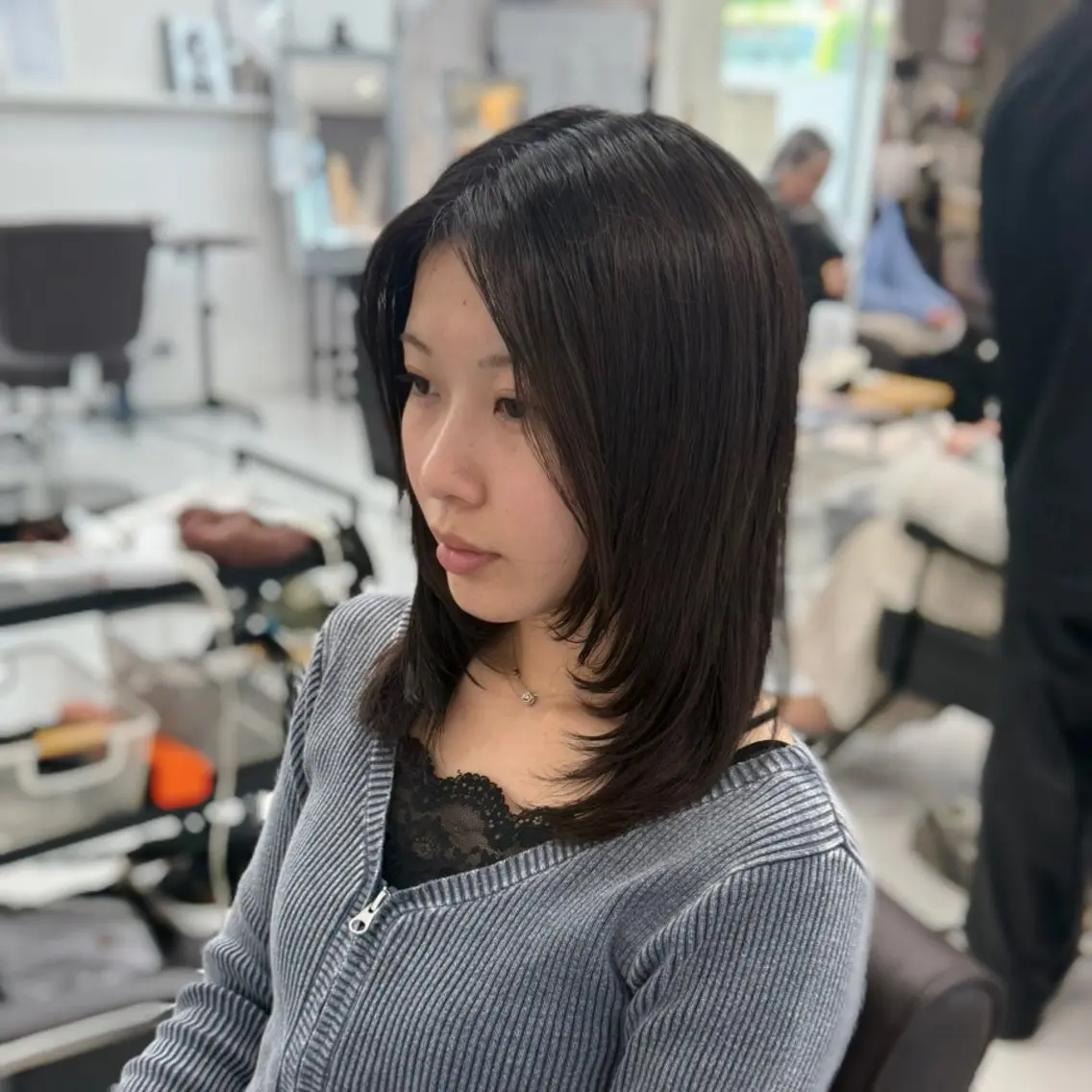 ミディアム カット 榎本 雪来のヘアスタイル