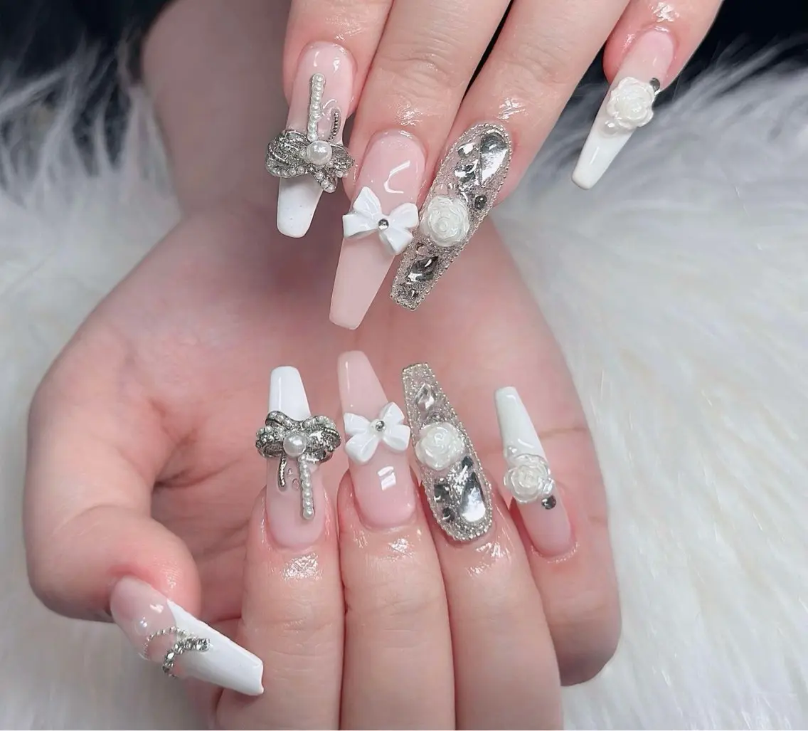 ネイル フレンチネイル ジェルネイル ガラスフレンチ ハロウィン ハート H.baby Nail Salonのネイルデザイン