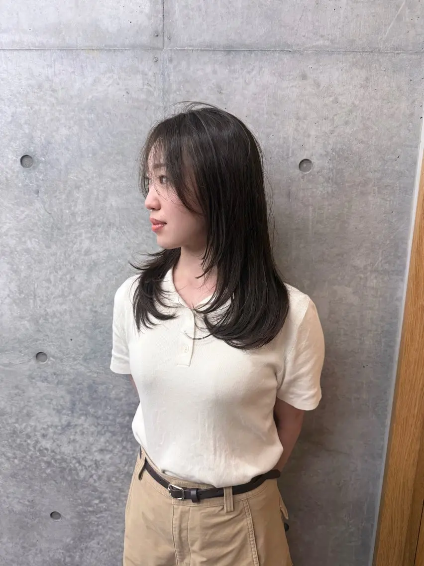 ロング カラー ロングレイヤー アッシュ ベージュカラー ブリーチ 透明感カラー カット ヘアカラー トリートメント 誰より丁寧なカット/ 小林輝/レイヤーのヘアスタイル