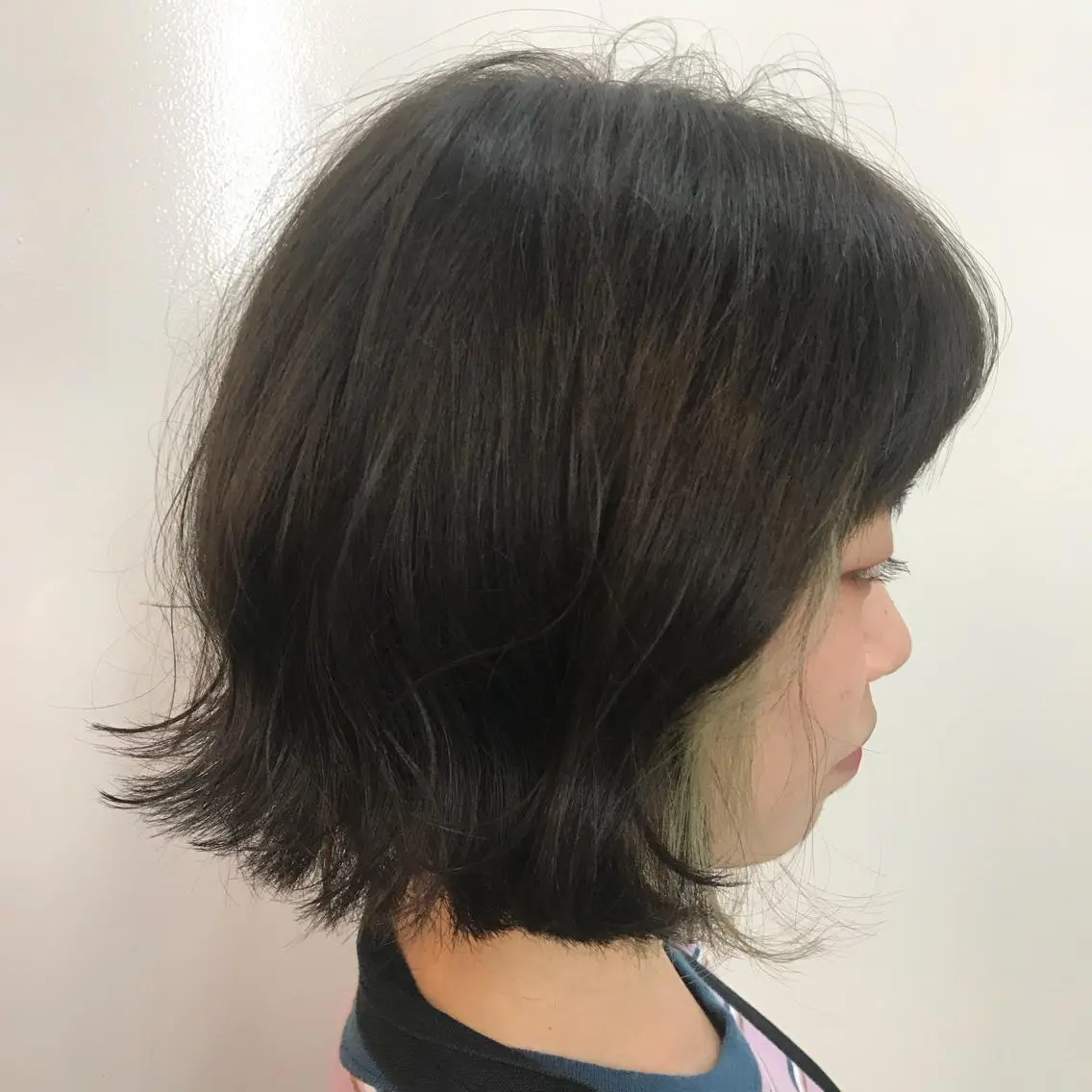ミディアム カラー アッシュ ブリーチ インナーカラー オリーブアッシュ トリートメント Rayt hair レイトヘアーのヘアスタイル
