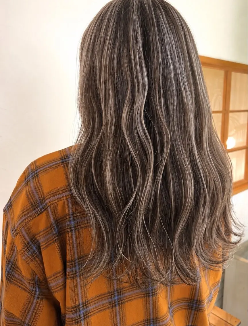 ロング カラー たかはた すずかのヘアスタイル