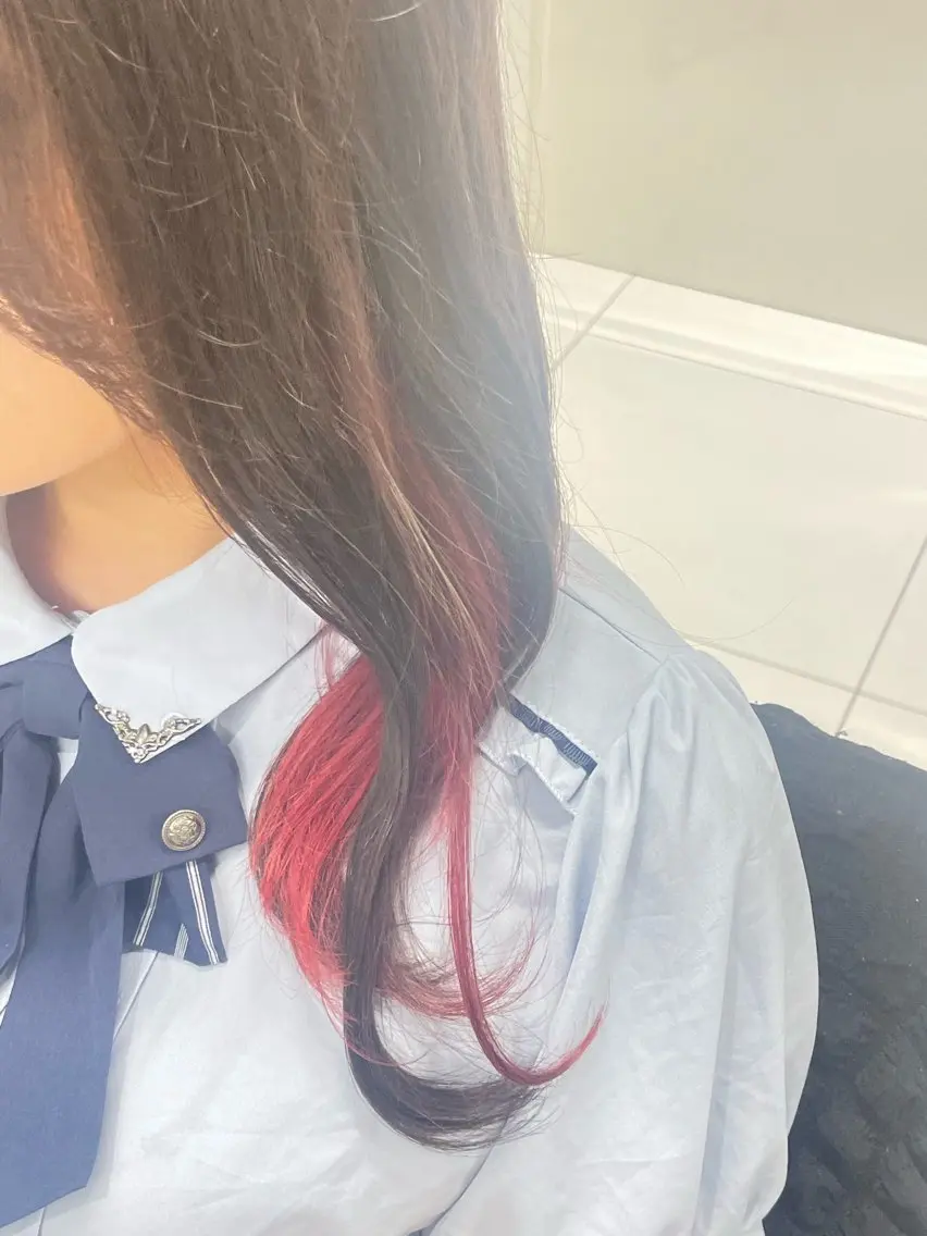 セミロング yuzuna ハイトーン 天神のヘアスタイル