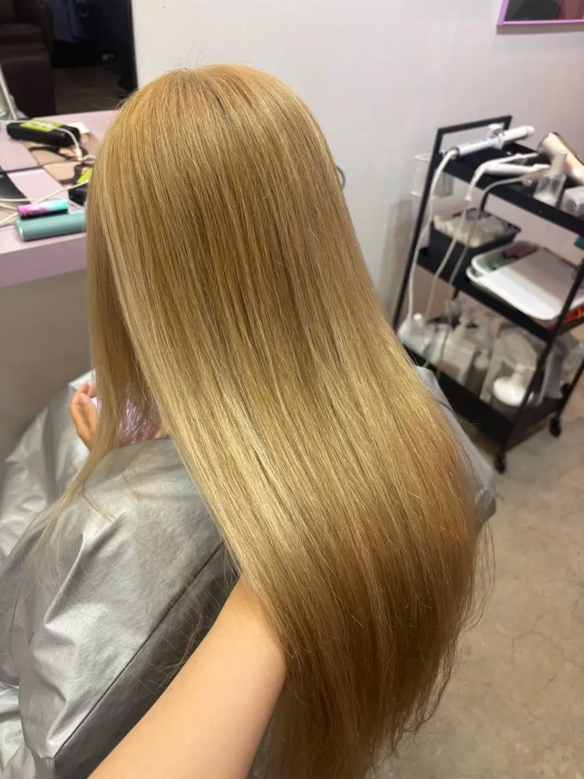 ロング レイヤーカット ロング ヘアカラー ness／rina ／透明感カラーのヘアスタイル