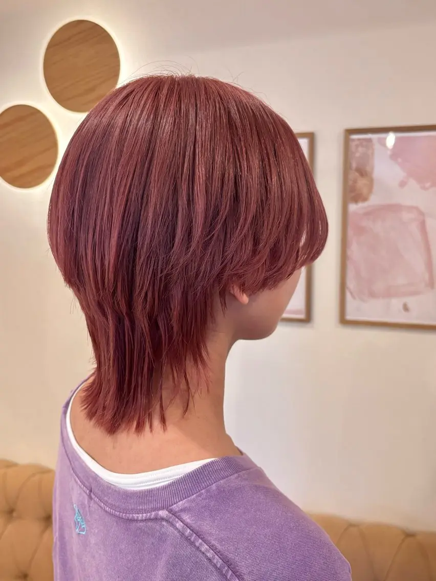 ショート カラー ピンクカラー カット ヘアカラー シンバヒナノ/パーマ レイヤー/髪質改善のヘアスタイル