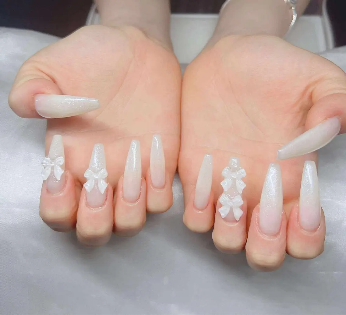 ネイル 長さ出し グラデーション 卒業式 キラキラネイル マグネットネイル ハンドネイル Lee Nailsのネイルデザイン