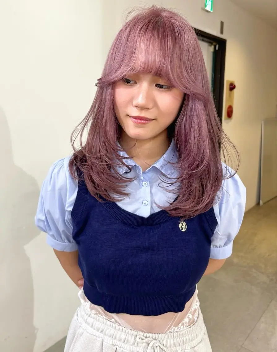 ミディアム カラー ブロンド ハイトーンカラー 伸ばしかけ カット ヘアカラー mizuki/ピンク ベージュ.レイヤーのヘアスタイル