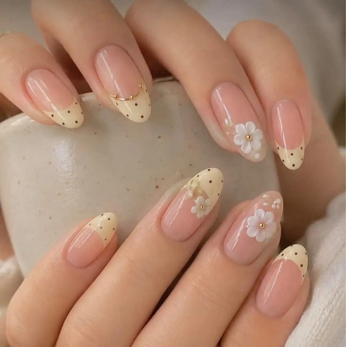 ネイル チークネイル ドット フレンチネイル グラデーション 韓国ネイル ハンドネイル ハンドケア Aria Nail Beautyのネイルデザイン