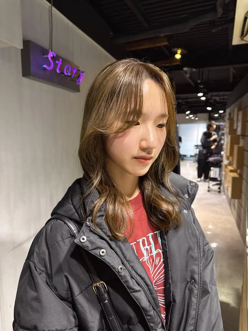 セミロング カラー ヘアカラー NANAMI🩵 大人可愛い韓国ヘアのヘアスタイル