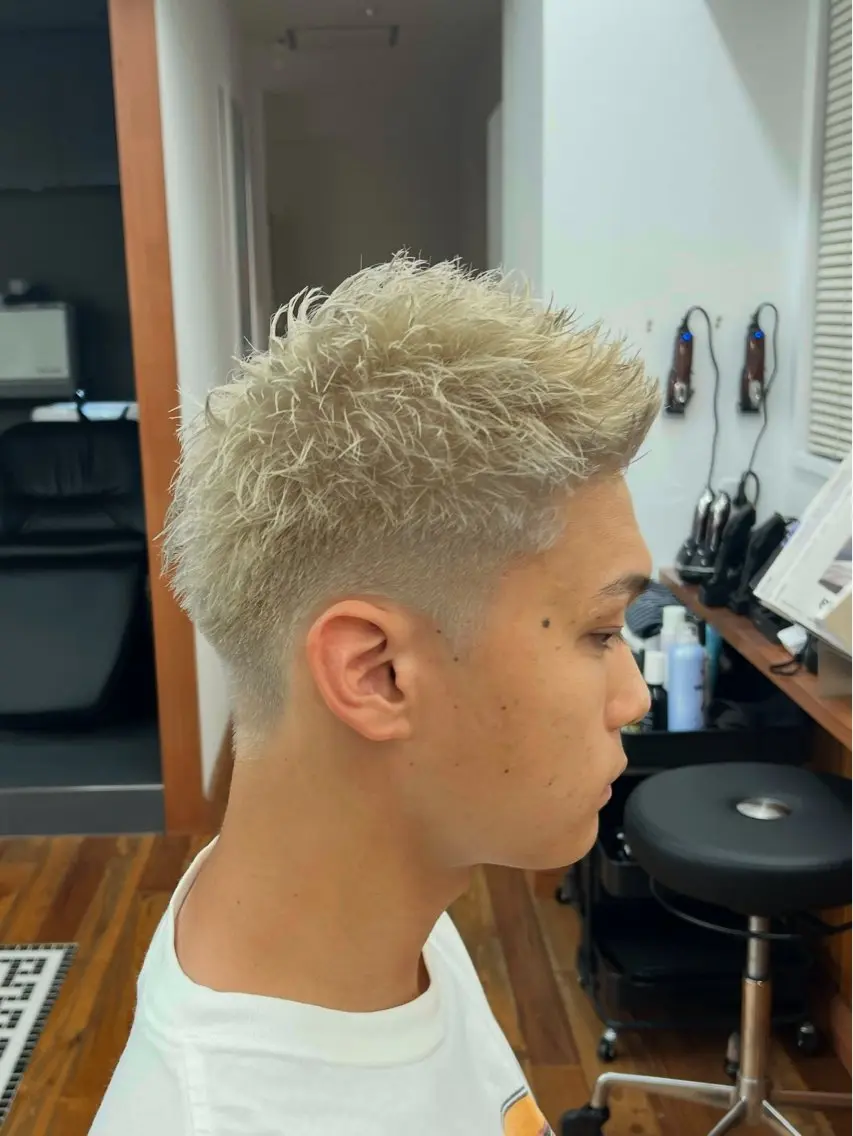 ショート カラー メンズ カット ヘアカラー メンズカット✂️ スキンフェード伊藤陸のヘアスタイル
