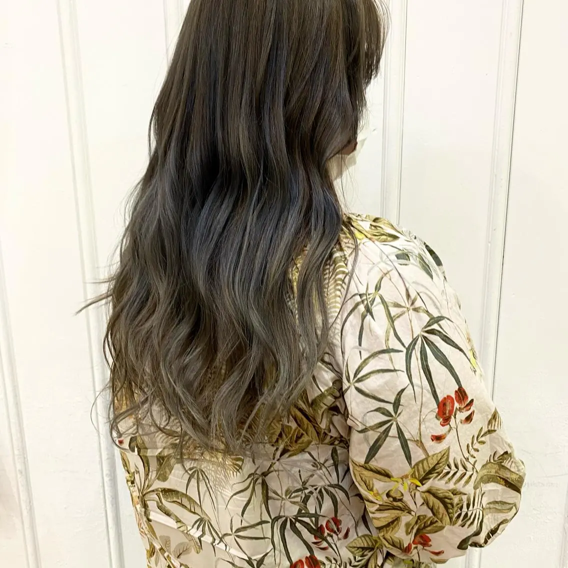 ロング カラー ブリーチ グラデーションカラー グレージュ シルバー ショート& パーマ　坂本のヘアスタイル