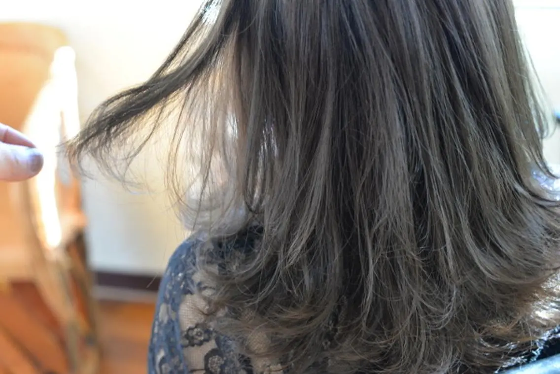 セミロング カラー グレージュ 外国人風カラー 大嶋 宏隆のヘアスタイル