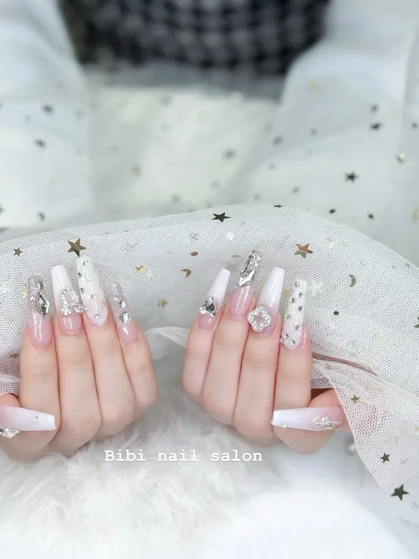 セミロング ハンドネイル Bibi nail Osakaのネイルデザイン