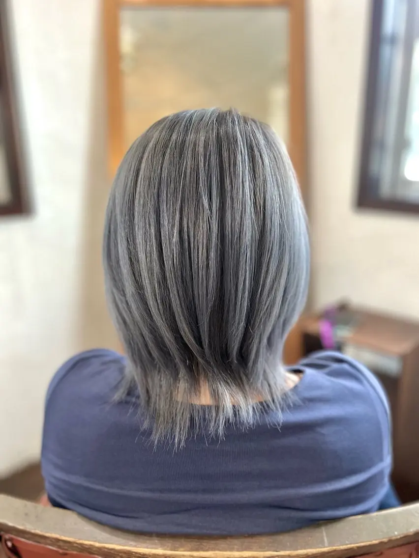 ミディアム カラー バレイヤージュ ブリーチ ケアブリーチ シルバー レイヤーカット ヘアカラー Style Tのヘアスタイル