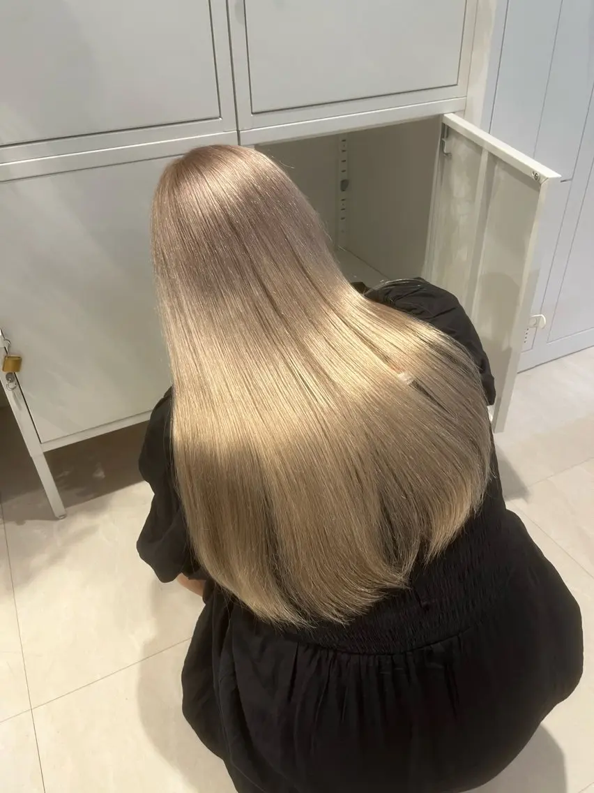 カラー ベージュカラー ミルクティーベージュ ニトウ レイナのヘアスタイル