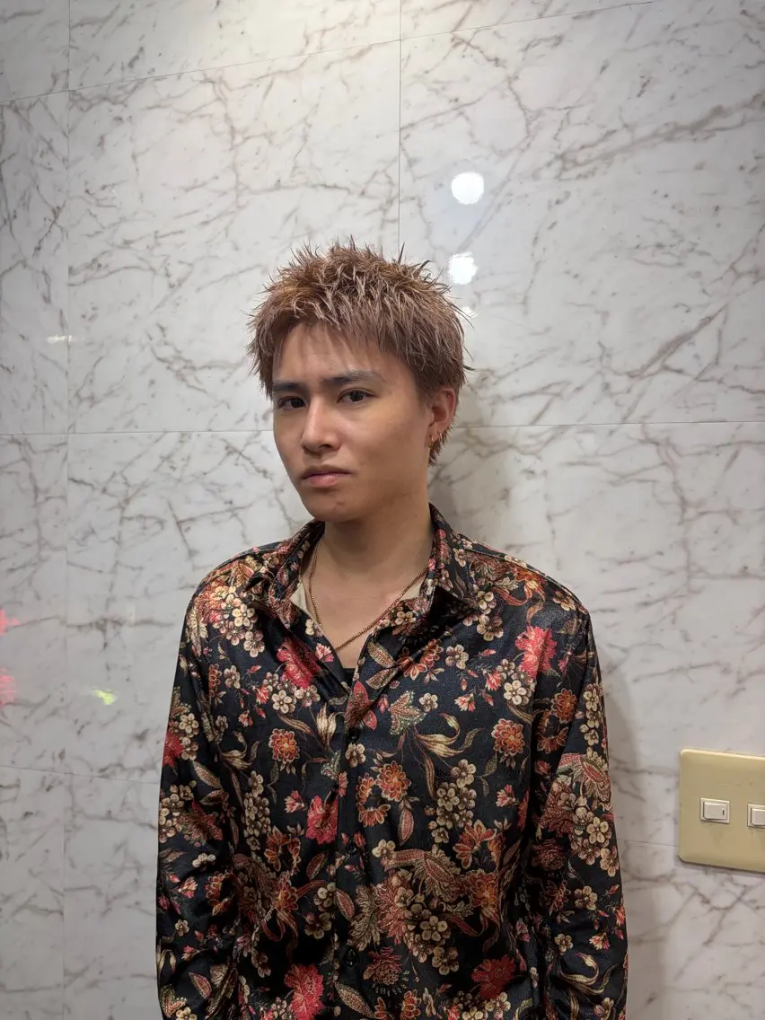 ショート カラー メンズ メンズブリーチ メンズハイトーン スパイキーショート ブリーチ ハイトーンカラー ヘアカラー 表参道/艶カラー/ メンズ歓迎/GAKUのヘアスタイル