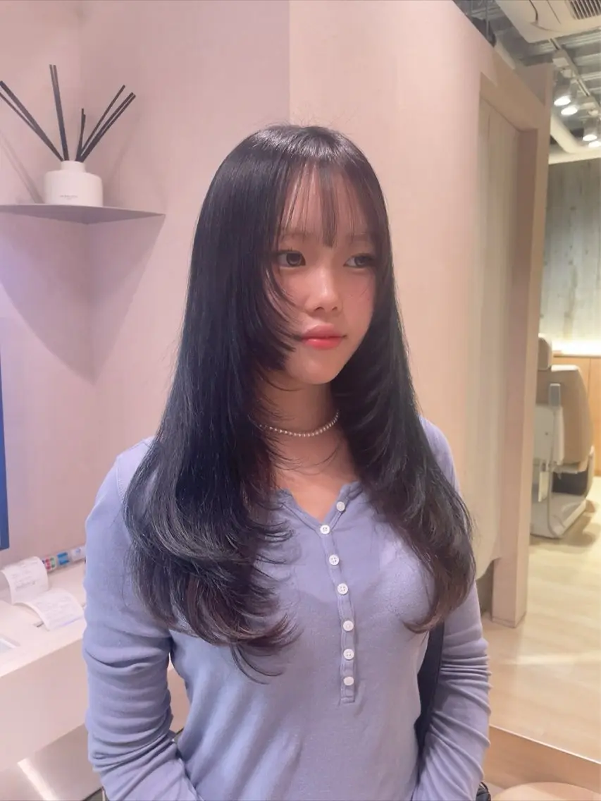 ロング レイヤーカット カット emusalon Rinaのヘアスタイル