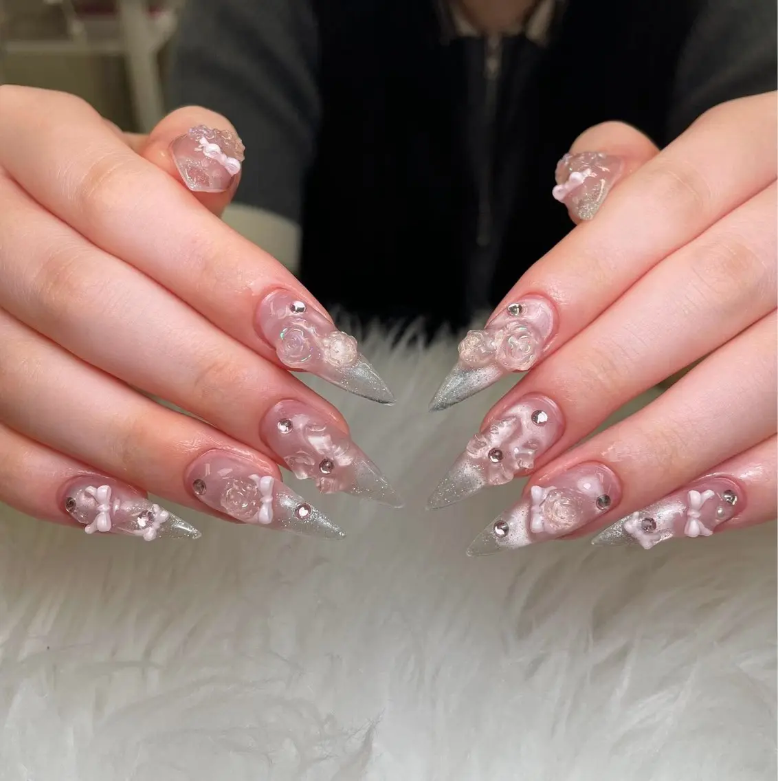 ネイル チークネイル ドット フレンチネイル グラデーション 韓国ネイル ハンドネイル Lisa Nail Salonのネイルデザイン