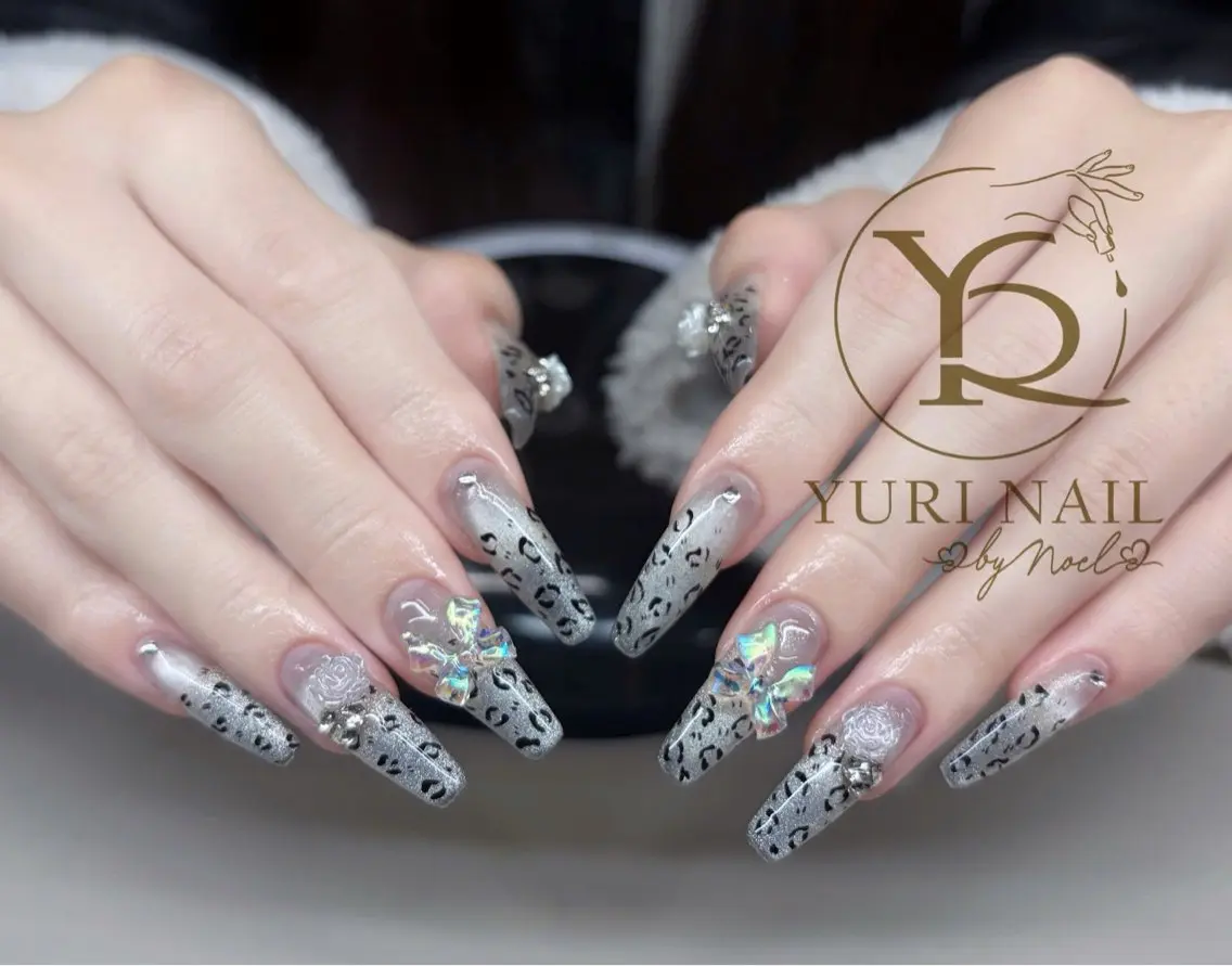 ネイル オーロラネイル ブルー チークネイル フットネイル フレンチネイル ハンドネイル フットネイル ハンドケア YURI Nail NARITAのネイルデザイン
