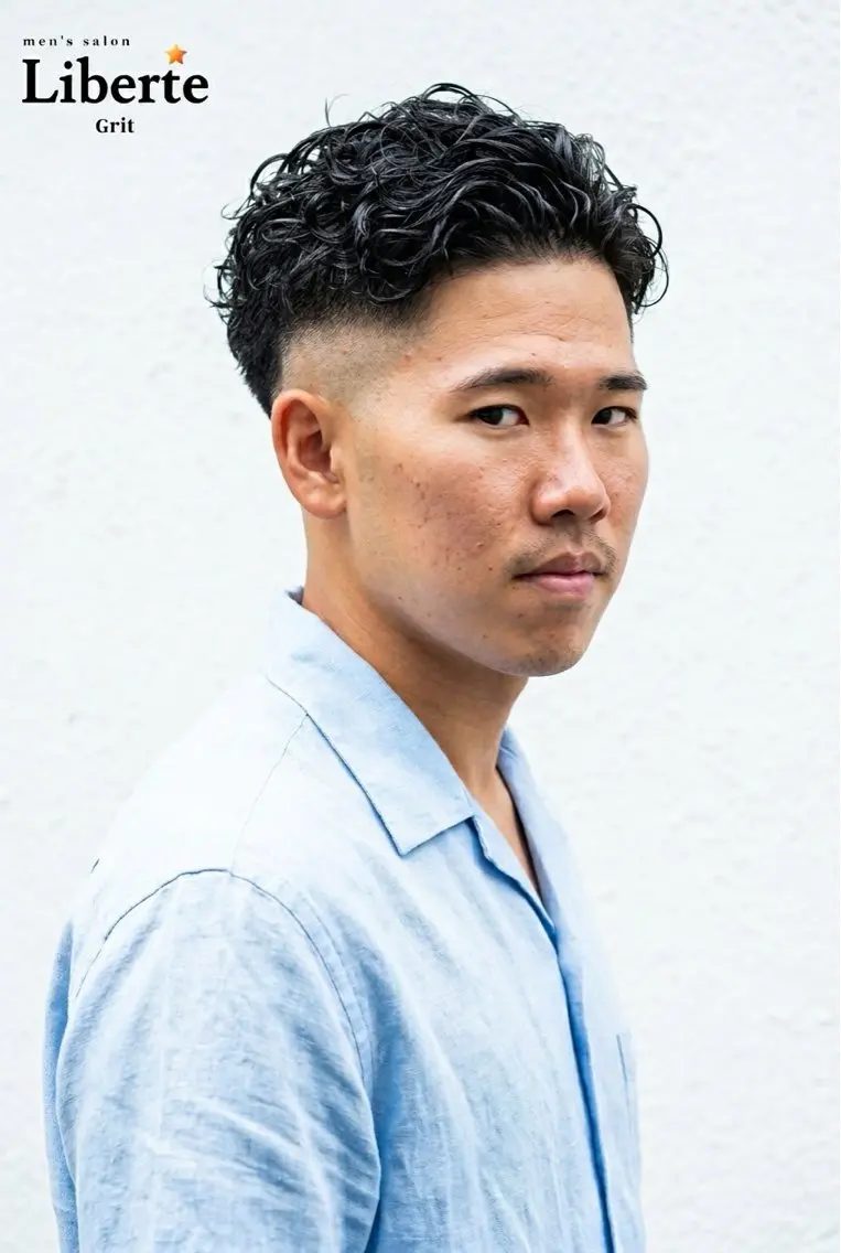 ショート パーマ メンズ フェードカット メンズパーマ 波巻きパーマ 心斎橋メンズサロン リベルテグリットのヘアスタイル