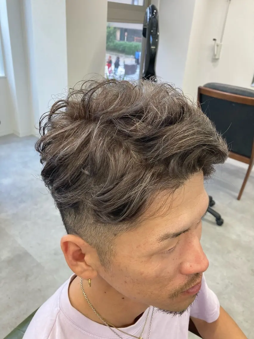 カラー メンズ メンズハイライト ハイライトカラー カット ヘアカラー トリートメント SHAFT Ieiriのヘアスタイル