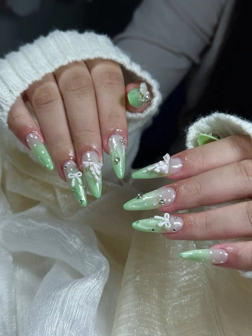 ネイル チークネイル フレンチネイル グラデーション キラキラネイル 韓国ネイル ハンドネイル Minette nailHuongのネイルデザイン